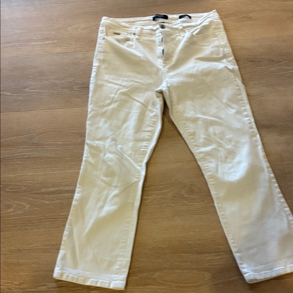 Nine West Taylor Cuffed Capri Off White Jeans  Worn 1x Sz 12